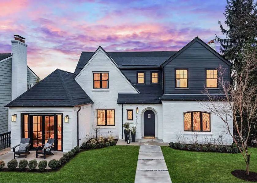 Hitam Doff Sebagai Aksen Rumah Minimalis Elegan